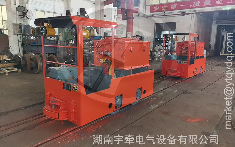 防爆型2.5噸蓄電池電機(jī)車(chē)發(fā)貨 1.jpg