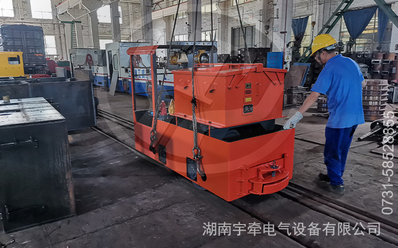 2.5噸蓄電池防爆電機(jī)車(chē)發(fā)貨 1.jpg