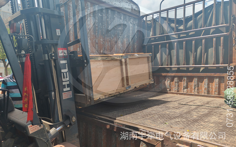 ZQ-21礦用直流牽引電機發(fā)貨 4.jpg