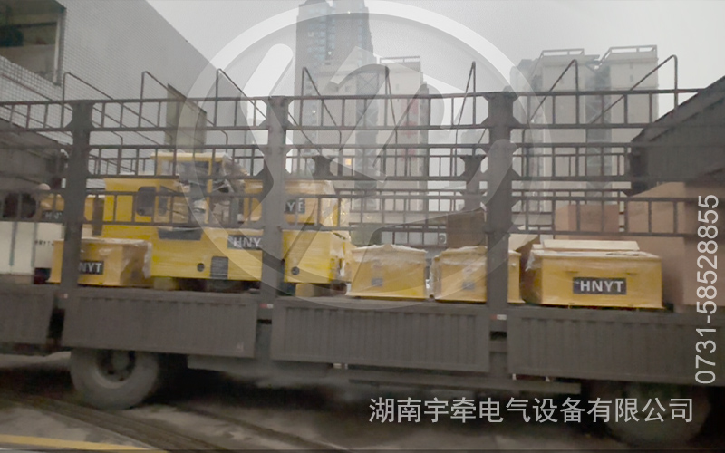 2.5噸及3噸蓄電池電機(jī)車(chē)出口海外 3.jpg