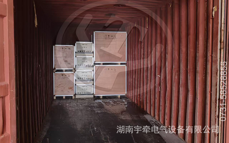 電機(jī)車(chē)配件出口海外 1.jpg